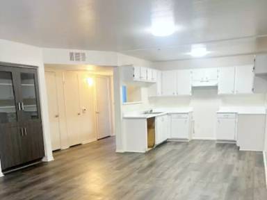 Main picture of 13915 Oxnard St