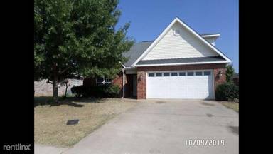 Main picture of 611 Post Oak Way