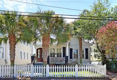 Main picture of 79 Moultrie St