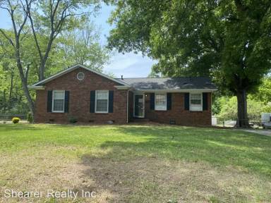 Main picture of 1401 Grovewood Dr