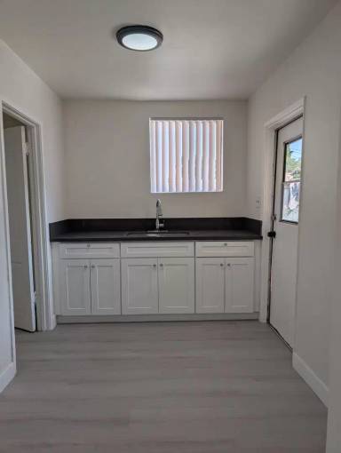 Main picture of 2805 Meeker Ave