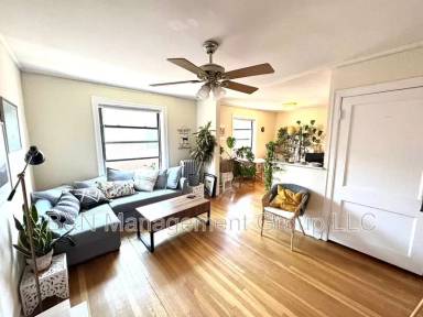 Main picture of 910-18 W Oakdale Ave Apartments