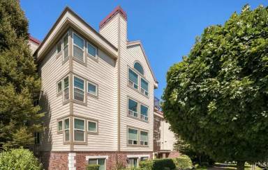 Main picture of 566 Prospect St