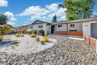 Main picture of 6806 S Land Park Dr