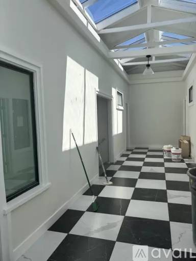 Main picture of 304 W Anaheim St
