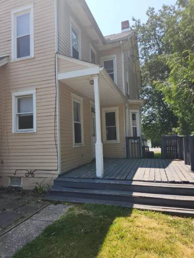 Main picture of 330 N George St