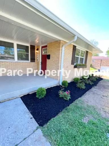 Main picture of 178 N 9th Ave