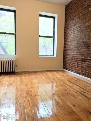 Main picture of 233 E 77th St