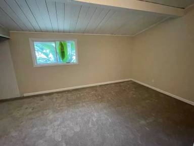 Main picture of 945 E Francis St