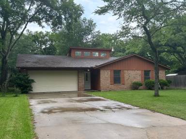 Main picture of 2711 Wilderness Dr N