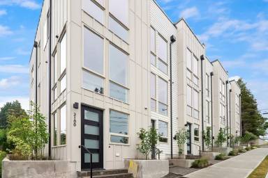 Main picture of 3104 NE 55th St