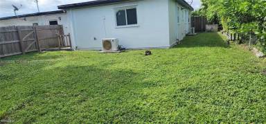 Main picture of 10215 SW 171st St
