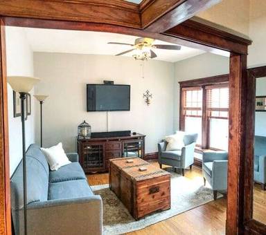 Main picture of 520 W Wrightwood Ave
