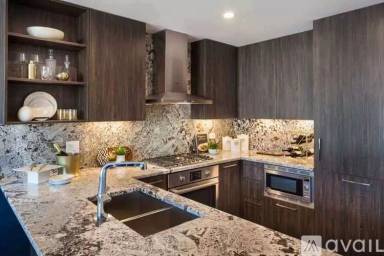 Main picture of 470 W Chicago Ave