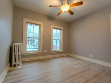 Main picture of 92 Center St