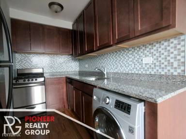 Main picture of 550 W Arlington Pl Apartments