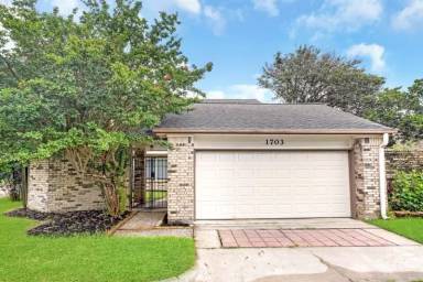 Main picture of 1703 Sullins Way