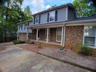 Main picture of 1237 Pond St