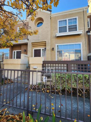 Main picture of 403 Camille Cir