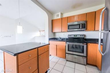 Main picture of 211 W Park Dr