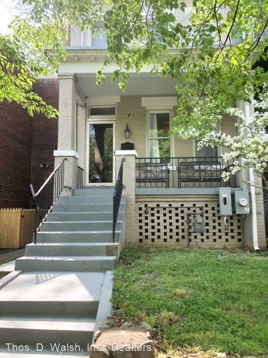 Main picture of 912 5th St NE