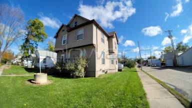 Main picture of 800 12th St NE