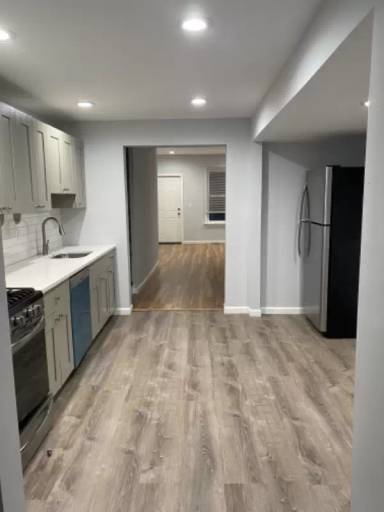 Main picture of 211 Grand Ave