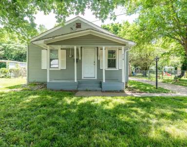 Main picture of 704 S Forest Ave