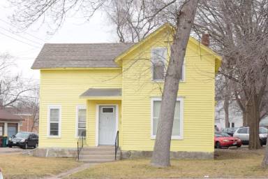 Main picture of 318 E Walnut St