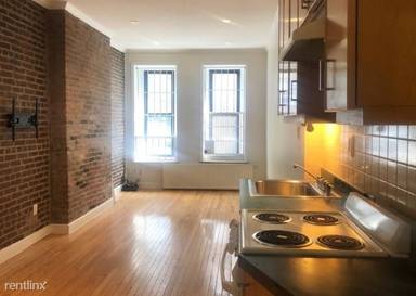Main picture of 527 W 48th St