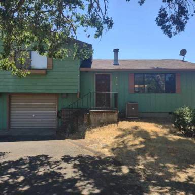 Main picture of 1896 NE Todd St