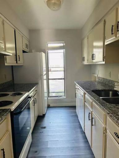 Main picture of 530 Deerwood St