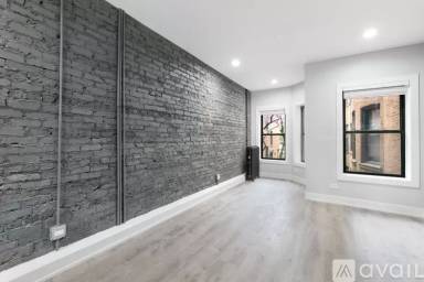 Main picture of 7736 N Eastlake Ter