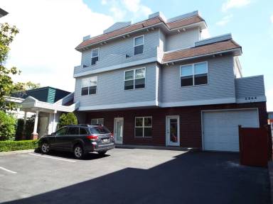 Main picture of 3644 Woodland Park Ave N