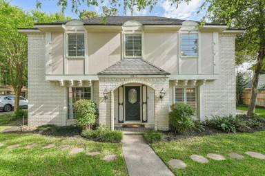 Main picture of 6915 Chancellor Dr
