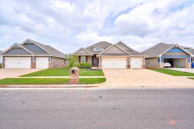 Main picture of 18704 Big Cedar Way
