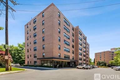 Main picture of 2352 Linwood Ave