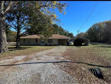 Main picture of 2253 Highway 183