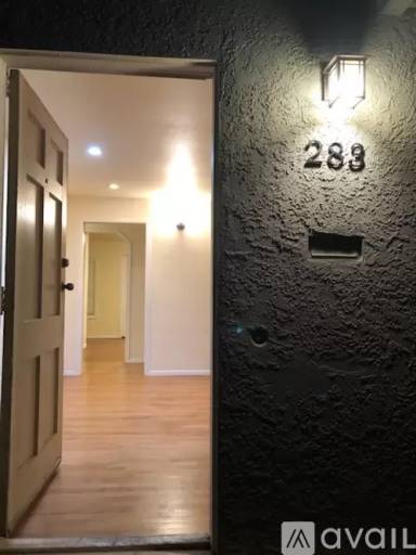 Main picture of 283 E 18th St