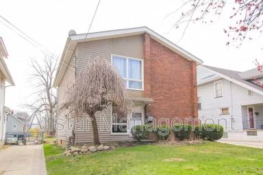 Main picture of 24 E Mapledale Ave