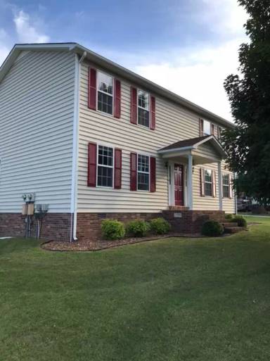 Main picture of 525 Woods Dr