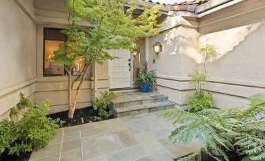 Main picture of 306 Live Oak Dr