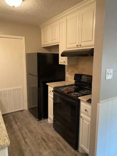 Main picture of 906 Harris St