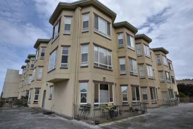 Main picture of 5810 Mission St