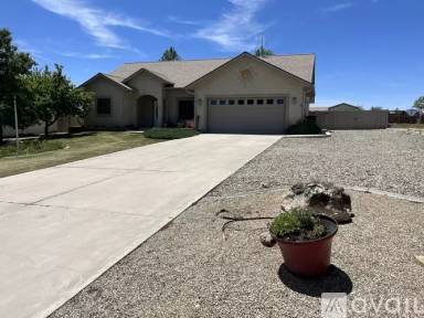 Main picture of 1561 Balsam St