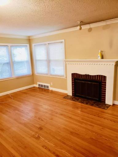 Main picture of 8618 Riley St