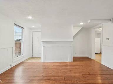 Main picture of 214 1/2 N Vine St