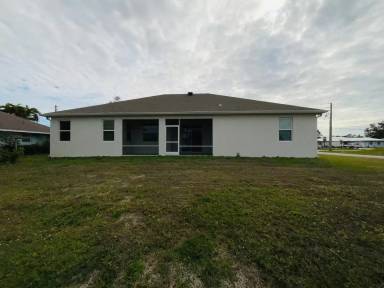 Main picture of 1561 SE Portillo Rd