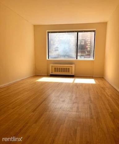 Main picture of 363 W 52nd St