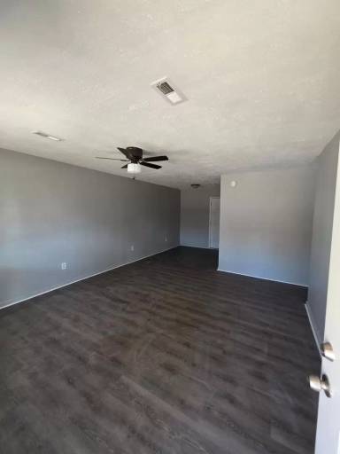 Main picture of 737 Saint Nicholas Dr